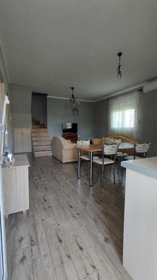Γιώργος Και Εύα Karianí Exterior foto